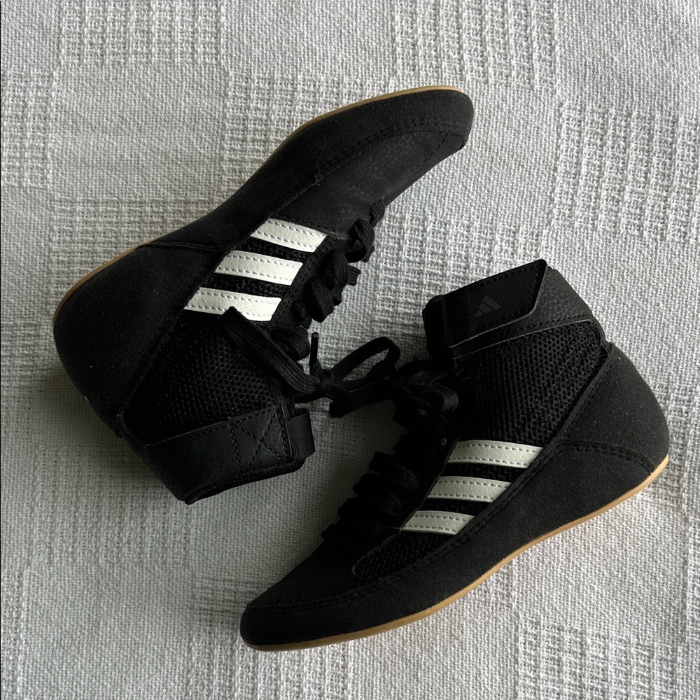 Adidas Kids’ HVC 2 Black wrestling shoes size 13